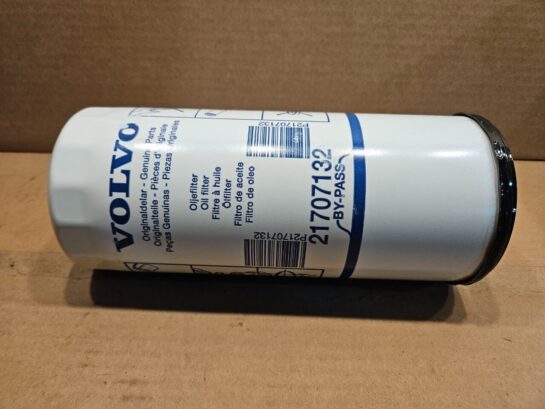 New Genuine Volvo Oil Filter 21707132 - 38$ Picture 1 of 2 Picture 2 of 2