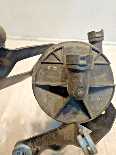 07-15 Audi Q7 Secondary Air Injection Emission Smog Pump 7L0906279 OEM - 105$ Picture 1 of 3 Picture 2 of 3 Picture 3 of 3