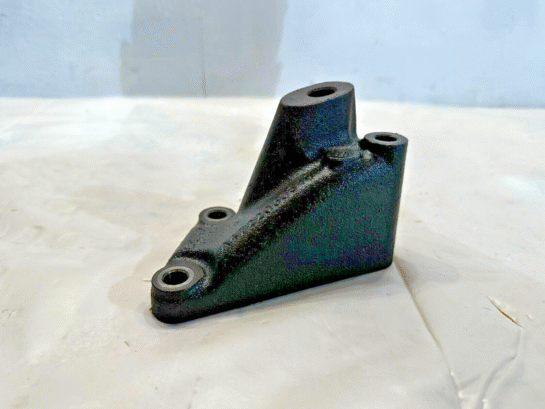 DETROIT DIESEL DD15 ENGINE BELT TENSIONER BRACKET A4722030540 OEM - 45$ Picture 1 of 3