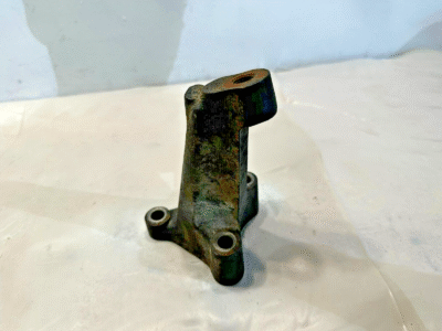 DETROIT DIESEL DD15 RADIATOR MOUNTING SUPPORT BRACKET A4722030240 OEM