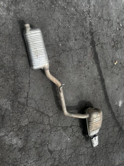 12-14 Mercedes C250 M271 1.8L REAR EXGHAUST MUFFLER W/ INTERMEDIATE PIPE OEM - 185$ Picture 1 of 4 Picture 2 of 4