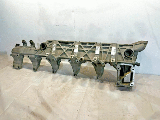 DETROIT DIESEL DD15 ENGINE EGR COOLER MANIFOLD BRACKET A4722030201 OEM - 155$ Picture 1 of 5