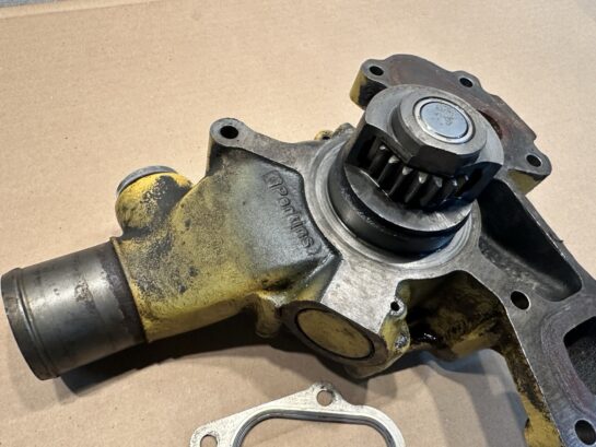 2019 Caterpillar CAT 4.4 Water Pump 380-1659 and Gasket 353-8578 OEM - 295$ Picture 1 of 4 Picture 2 of 4