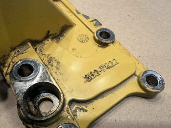 2019 Caterpillar CAT C4.4 Diesel Engine Oil Filter Head 352-7822 Housing OEM - 90$ Picture 1 of 3 Picture 2 of 3