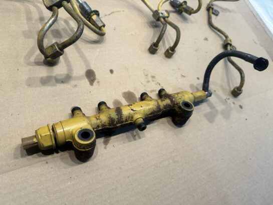 2019 Caterpillar Cat C4.4 Acert Diesel Engine Fuel Rail M2N08-09 with Lines OEM - 345$ Picture 1 of 3 Picture 2 of 3