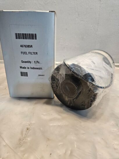 New John Deere 4676385R Fuel Filter Element - 40$ Picture 1 of 3