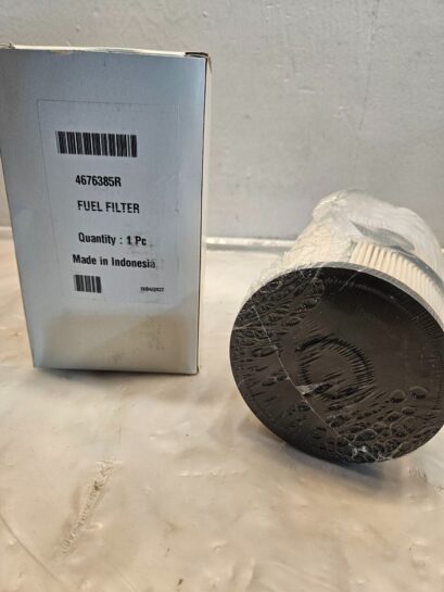 New John Deere 4676385R Fuel Filter Element - 40$ Picture 1 of 3 Picture 2 of 3