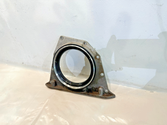 Cummins 8.3L ISL ISC Rear Main Seal Diesel Engine Cover 3933384 OEM - 45$ Picture 1 of 3