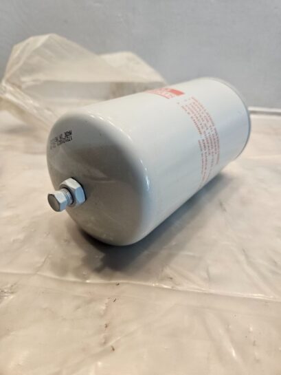 Isuzu John Deere Fuel Filter X132400210 Spin on Fuel Filter OEM - 38$ Picture 1 of 4 Picture 2 of 4