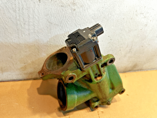 2009 Cummins ISX15 400ST DOHC DIESEL ENGINE EGR Valve 3684707 OEM  3684707-RX - 850$ Picture 1 of 8 Picture 2 of 8 Picture 3 of 8 Picture 4 of 8 Picture 5 of 8