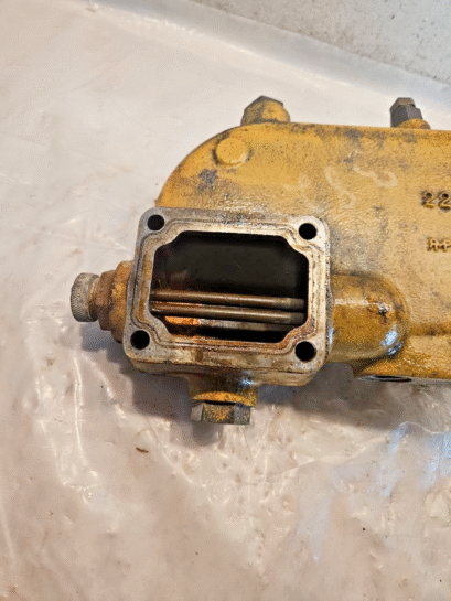 CAT C15 Diesel Engine Oil Cooler Bonnet 223-4746 OEM - 435$ Picture 1 of 4 Picture 2 of 4