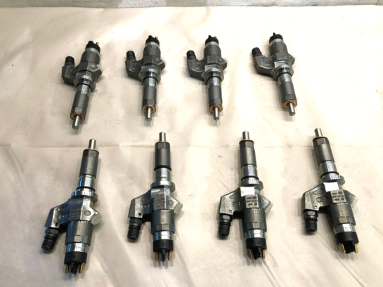 SET of 8 2001-04½ DURAMAX Chevy LB7 6.6L Fuel Injectors 97208074 OEM 0986435502 - 1760$ Picture 1 of 5
