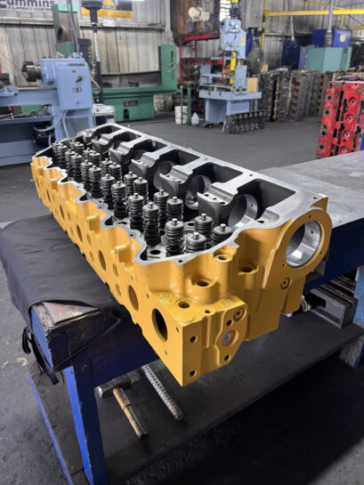 Reman CAT C15 CATERPILLAR 2454324 160-4346 CYLINDER HEAD MBN 6NZ 20R2645 - 3850$ Picture 1 of 2 Picture 2 of 2