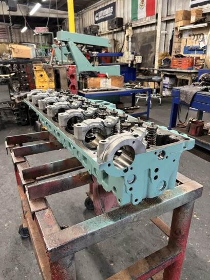 Remanufactured Detroit 60 Series Engine 12.7L Cylinder Head 23525566 - 3100$ Picture 1 of 2 Picture 2 of 2