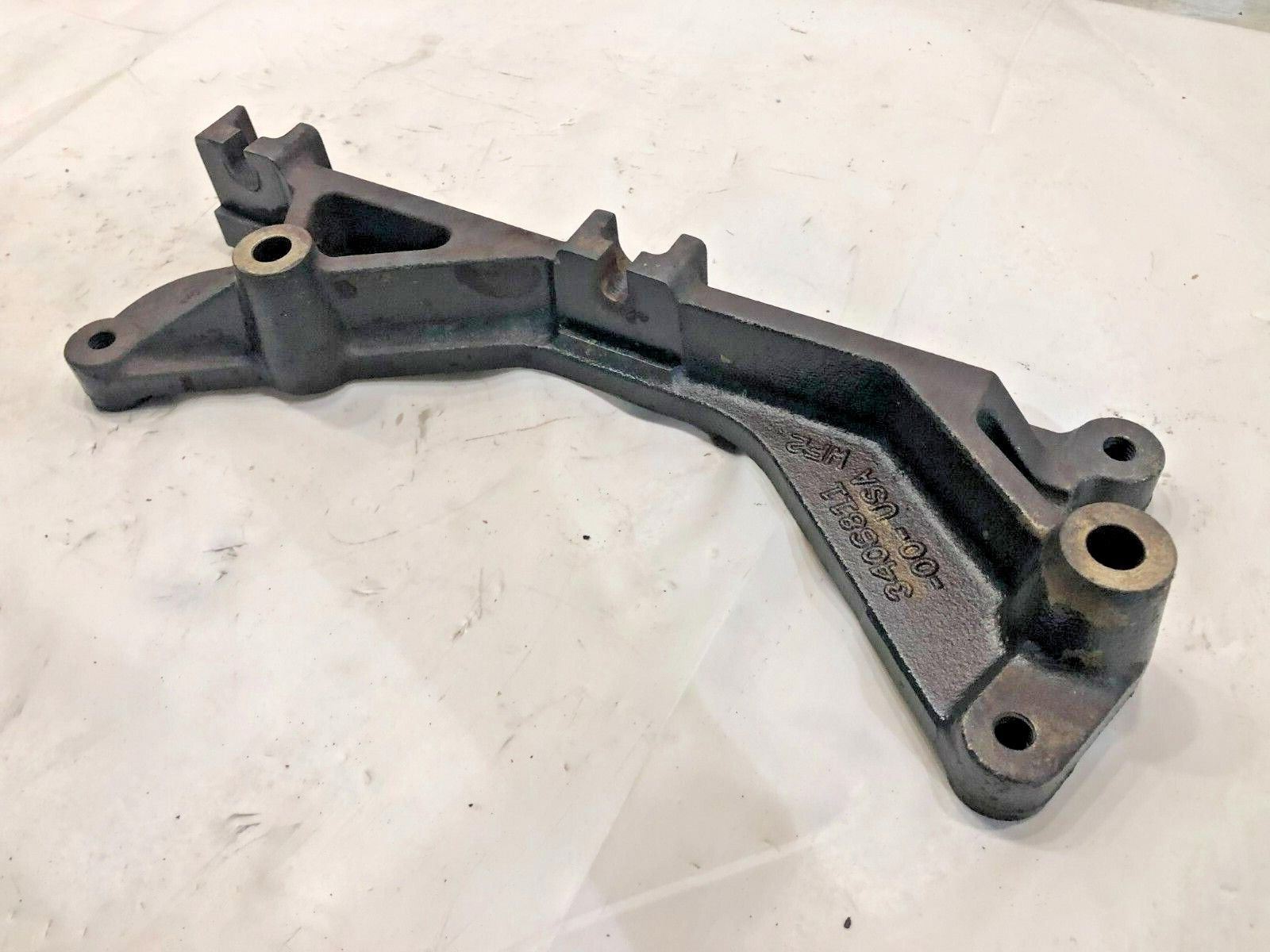 CUMMINS M11 DIESEL ENGINE ELECTRONIC COMPUTER MODULE SUPPORT BRACKET 3406811 OEM - 275$ Picture 1 of 6 Picture 2 of 6 Picture 3 of 6 Picture 4 of 6