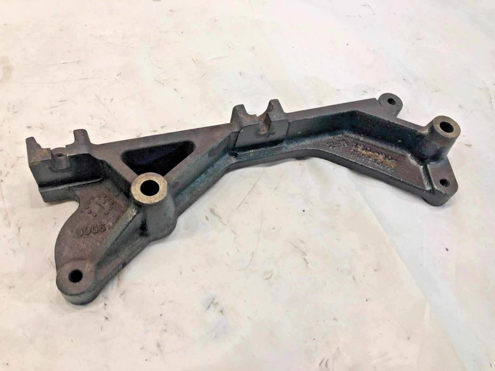 CUMMINS M11 DIESEL ENGINE ELECTRONIC COMPUTER MODULE SUPPORT BRACKET 3406811 OEM - 275$ Picture 1 of 6