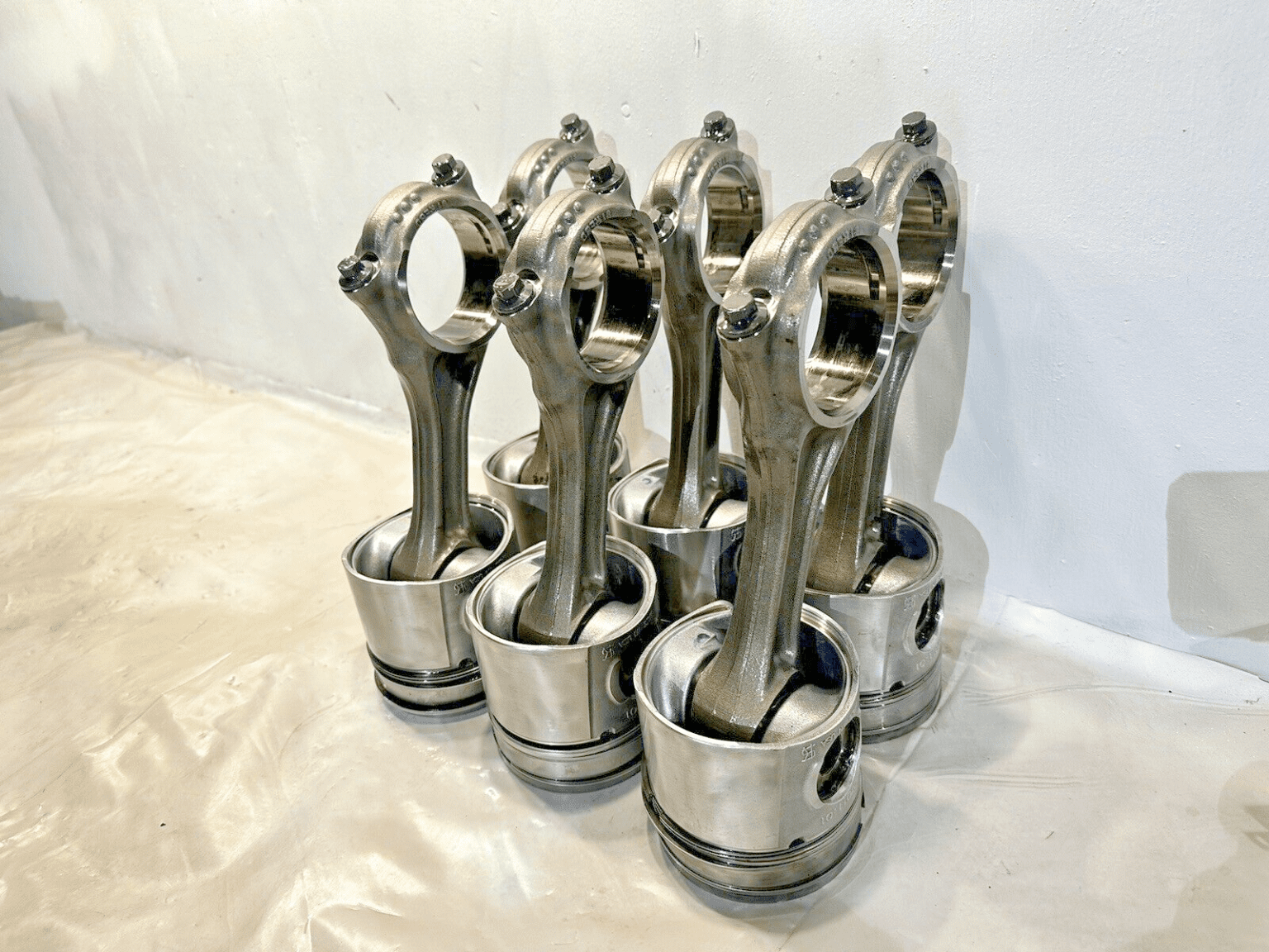 Connecting rods & Pistons for Trucks | Buy Connecting rods & Pistons Online