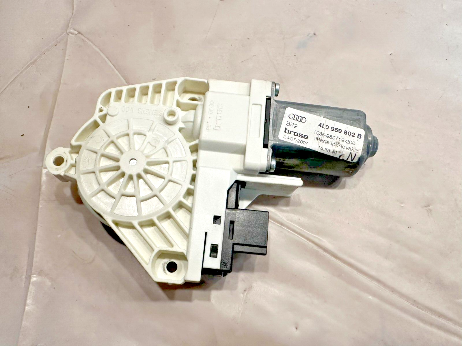 2007-2015 AUDI Q7 4L front right door power window motor 4L0959802B OEM