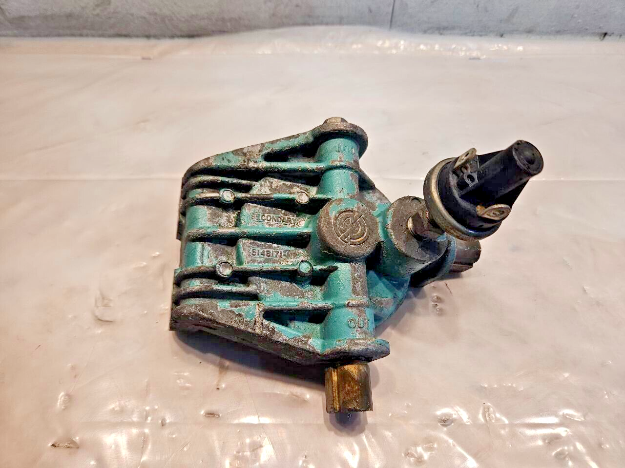 Detroit Diesel 4-71 Engine Secondary Fuel Filter Housing 5148171 OEM - 99$ Picture 1 of 5 Picture 2 of 5