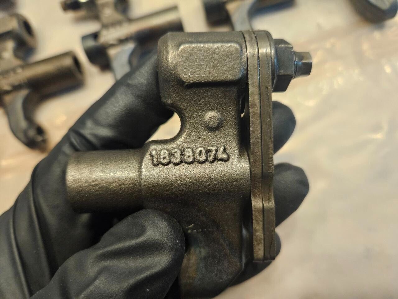 SET OF 12 VOLVO  D12 Diesel Engine VALVE BRIDGE 1638074 and 1547920 OEM - 135$ Picture 1 of 4 Picture 2 of 4