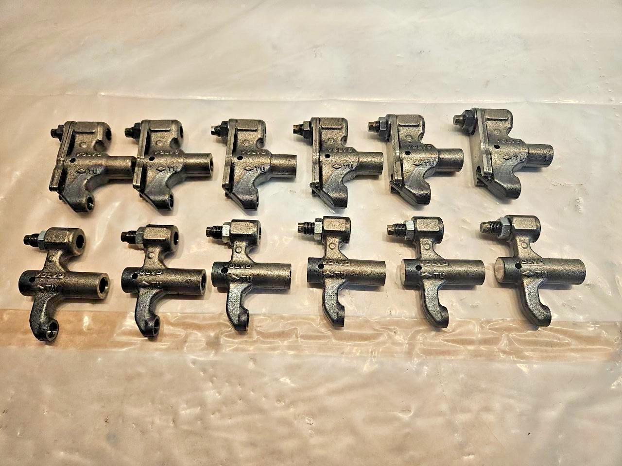 SET OF 12 VOLVO  D12 Diesel Engine VALVE BRIDGE 1638074 and 1547920 OEM - 135$ Picture 1 of 4