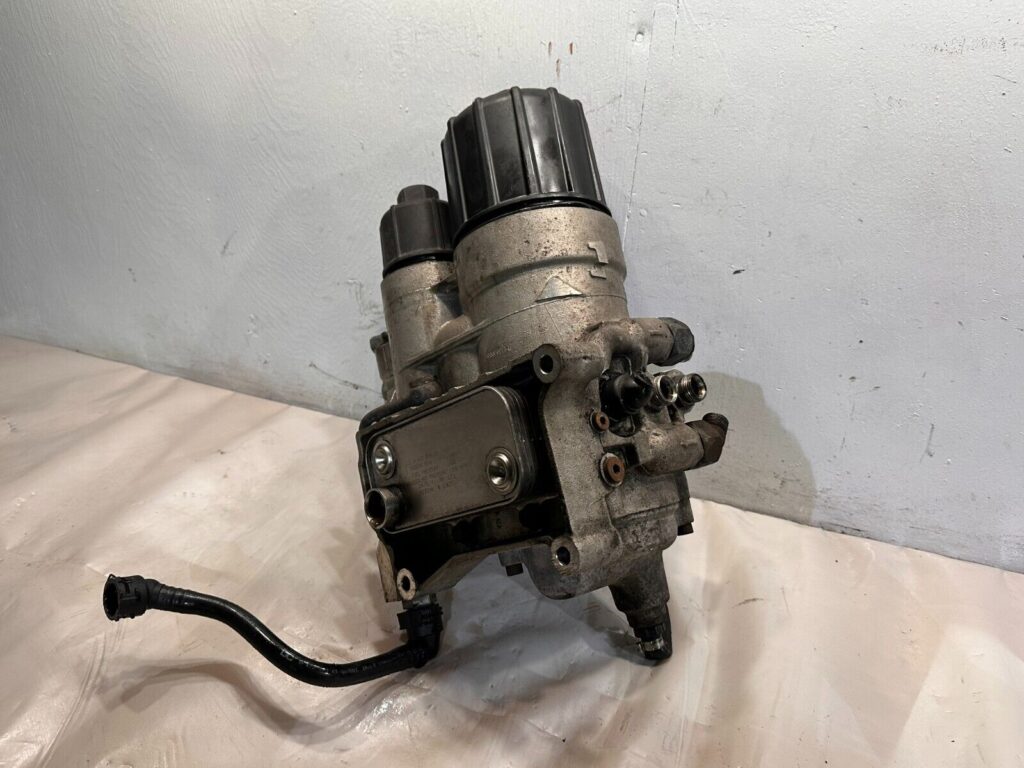 Detroit DD15 Fuel Filter Housing A4720900552 with Fuel