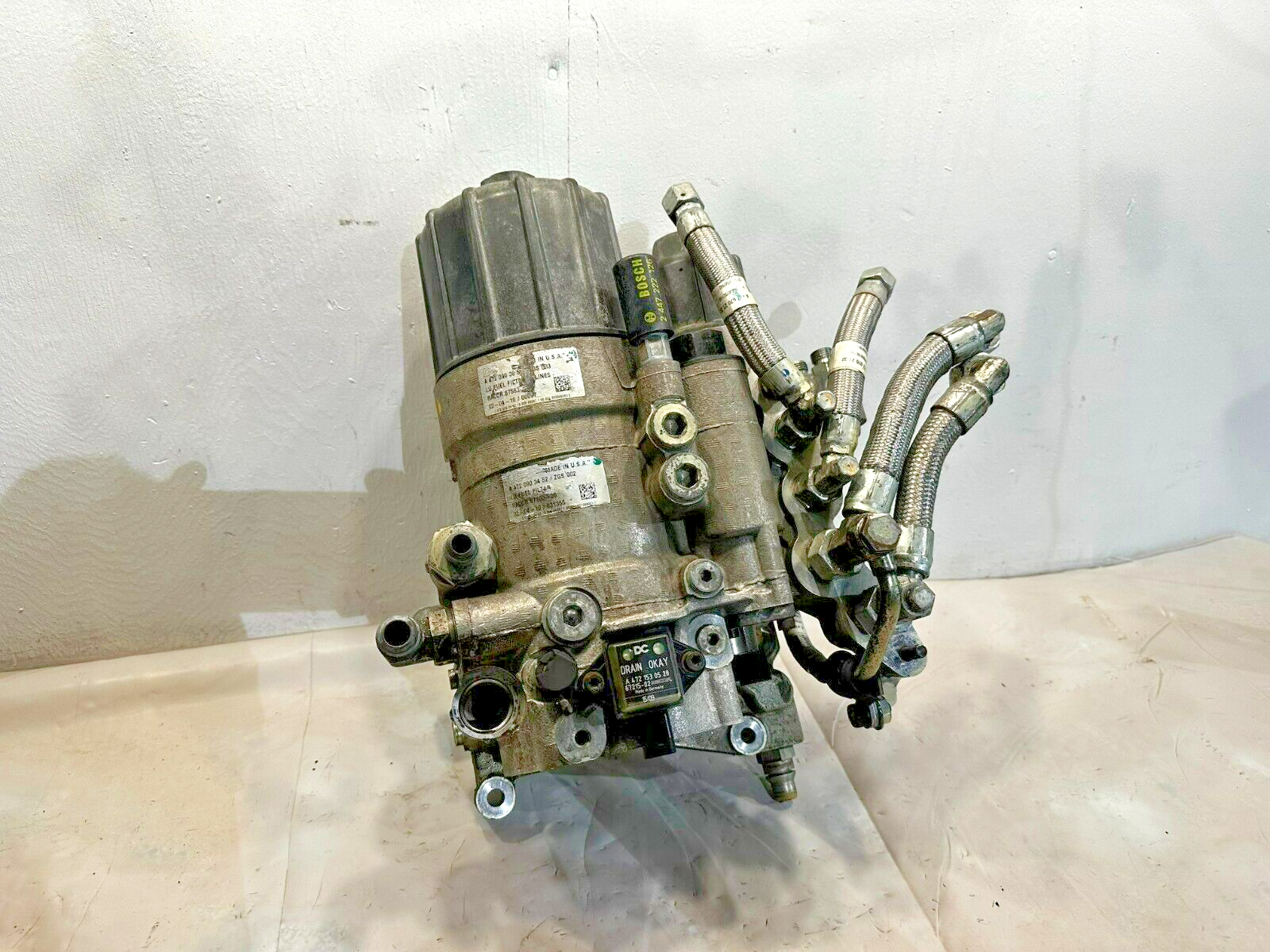 Detroit Diesel DD15 Engine Fuel Filter Assembly A4720903452 OEM