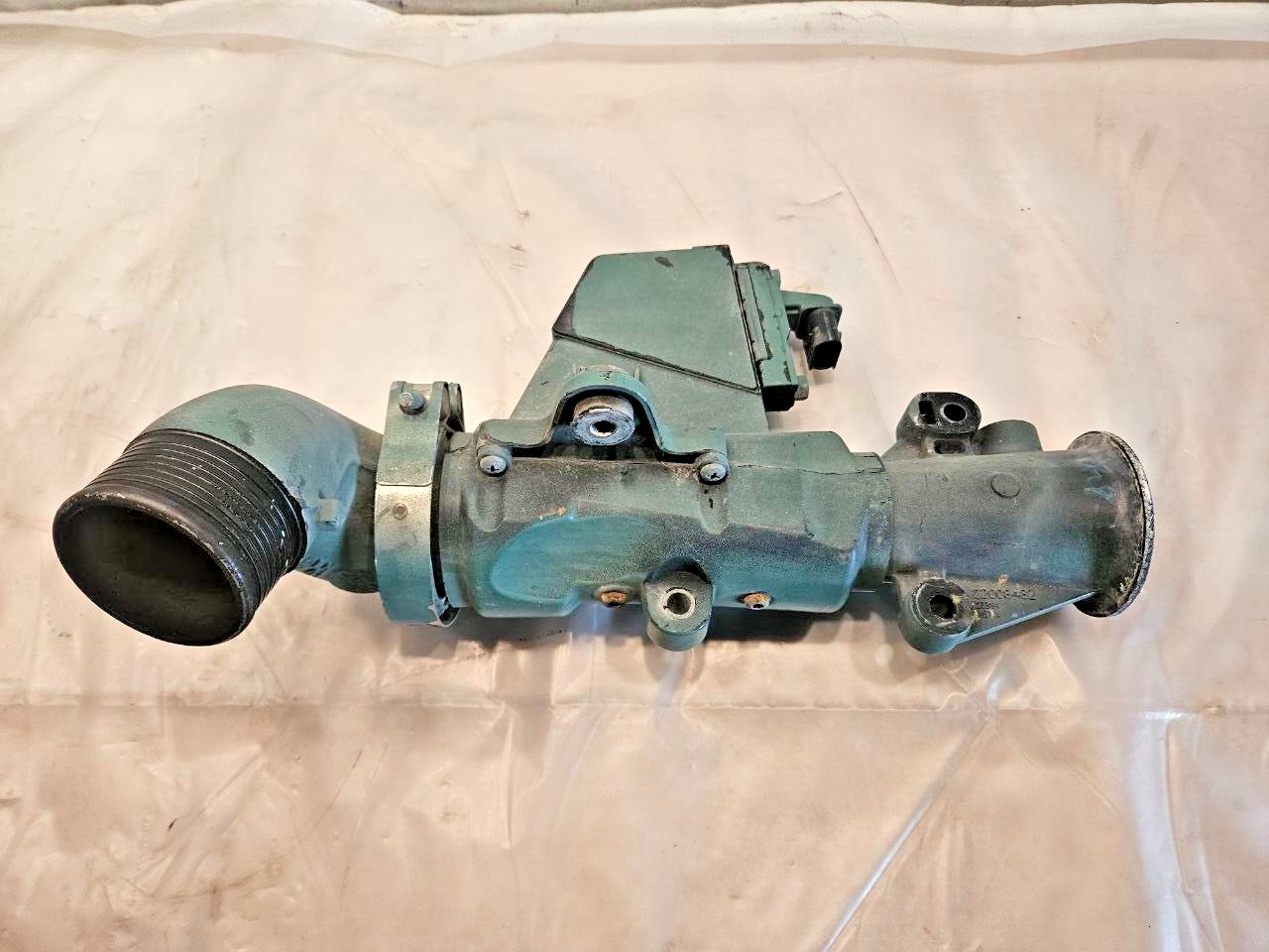 Volvo D-13 Diesel Engine Coolant Water transfer tube assembly 22008482 OEM