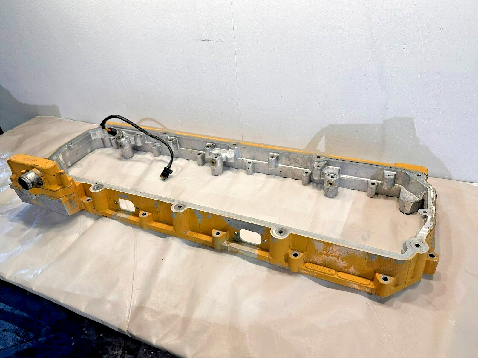 CATERPILLAR CAT C13 RISER TOP JAKE BRAKE SPACER ROCKER HOUSING 283-0238 OEM