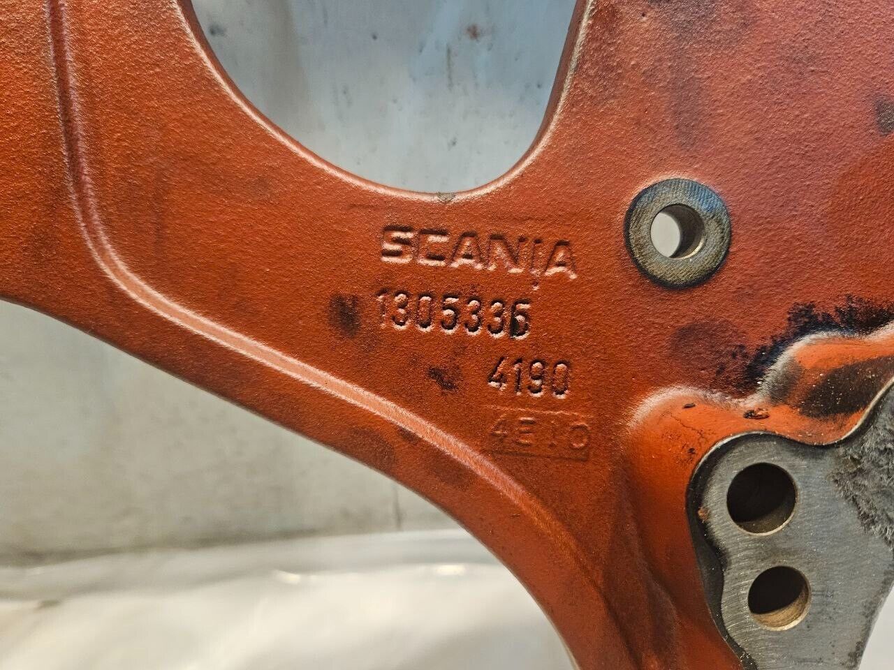Scania DSC1123 Diesel Engine Timing Cover Plate 1305335 OEM - 175.5$ Picture 1 of 5 Picture 2 of 5 Picture 3 of 5