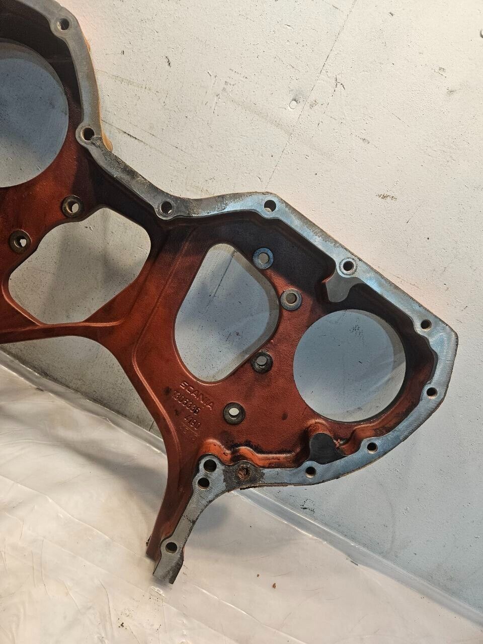 Scania DSC1123 Diesel Engine Timing Cover Plate 1305335 OEM - 175.5$ Picture 1 of 5 Picture 2 of 5 Picture 3 of 5 Picture 4 of 5 Picture 5 of 5