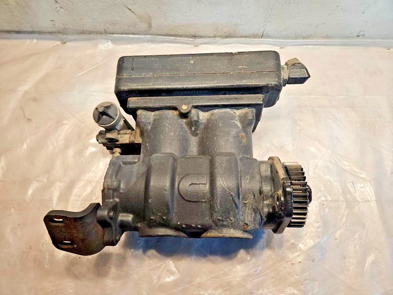 2014 - 2016 Cummins ISB QSB Wabco Air Brake Compressor 911 515 808 6 OEM 5286962 - 1890$ Picture 1 of 8 Picture 2 of 8 Picture 3 of 8 Picture 4 of 8 Picture 5 of 8