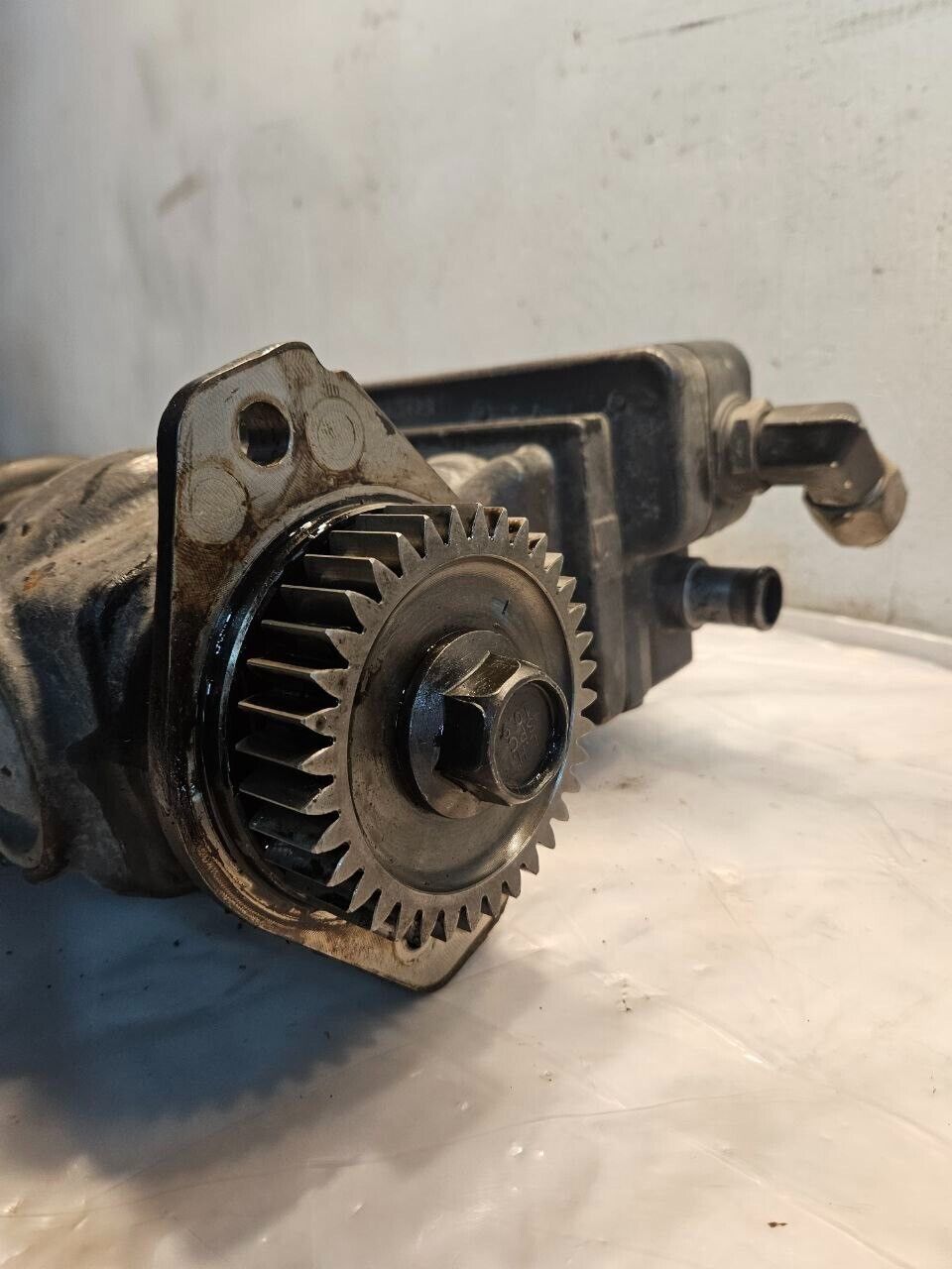 2014 - 2016 Cummins ISB QSB Wabco Air Brake Compressor 911 515 808 6 OEM 5286962 - 1890$ Picture 1 of 8 Picture 2 of 8 Picture 3 of 8 Picture 4 of 8 Picture 5 of 8 Picture 6 of 8 Picture 7 of 8