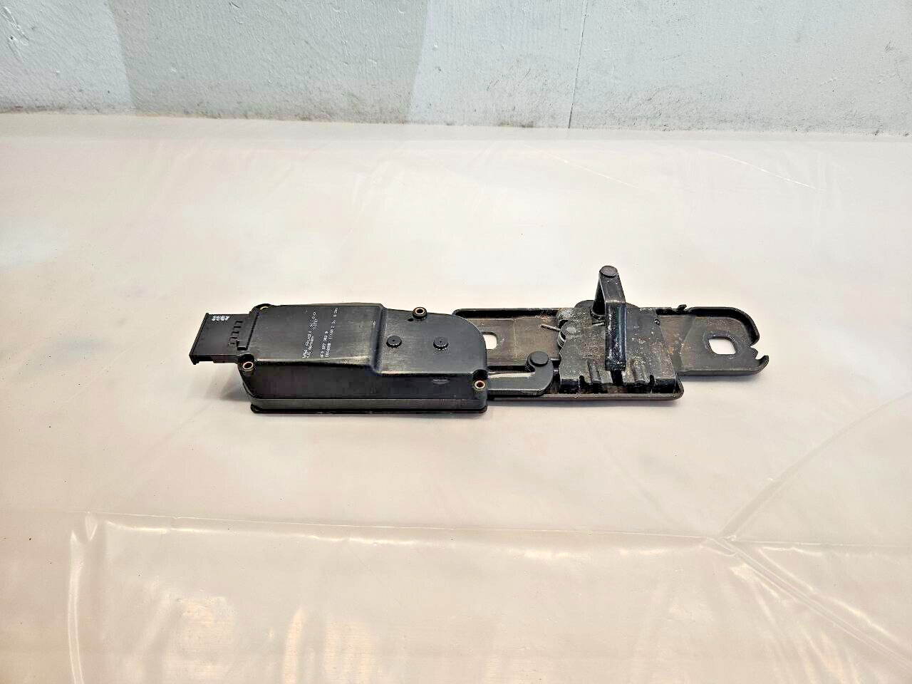 Audi Q7 Q5 , 8.2mm Rear Trunk Latch Lock Actuator 4F9827383B OEM