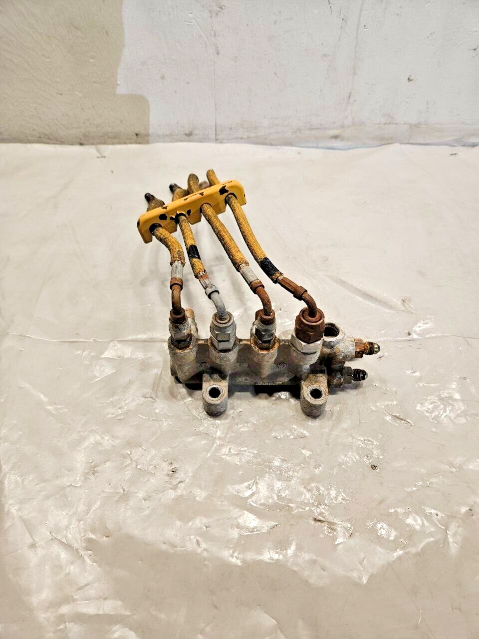 CATERPILLAR C15 CAT DIESEL ENGINE FUEL MANIFOLD 308-0797 OEM - 85.5$ Picture 1 of 3 Picture 2 of 3