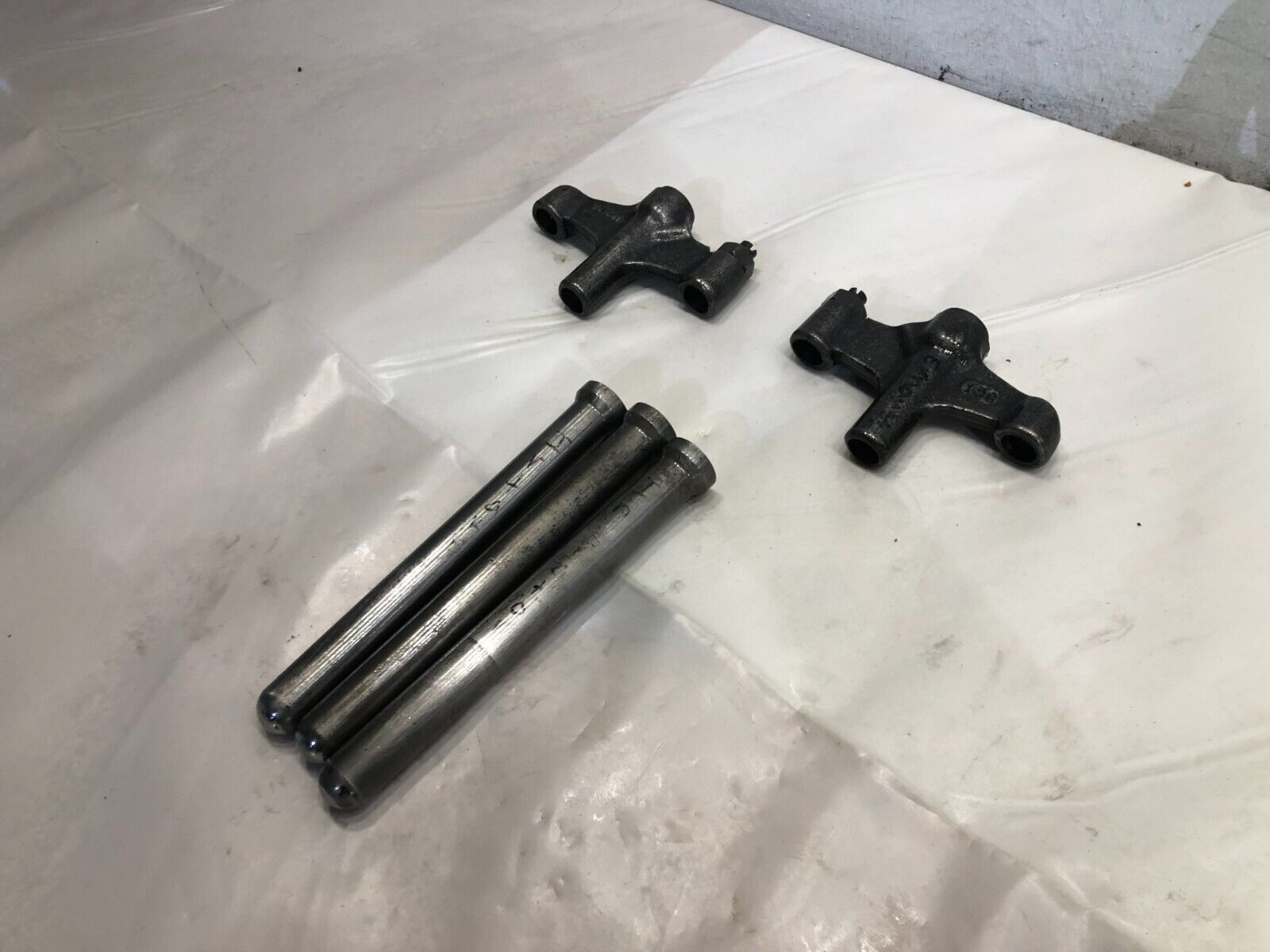 Caterpillar CAT 3500 3508 3512 3516 Cylinder #3 PUSH RODS 100-3879 w BRIDGES OEM - 148.5$ Picture 1 of 5 Picture 2 of 5