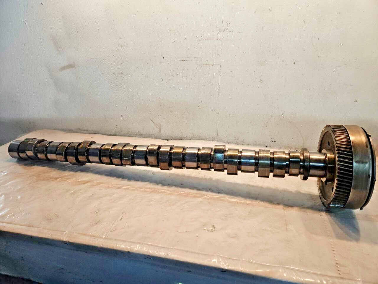 Parts VOLVO D12 Diesel Engine camshaft 8187476 w/ gear and balancer 3155166 OEM