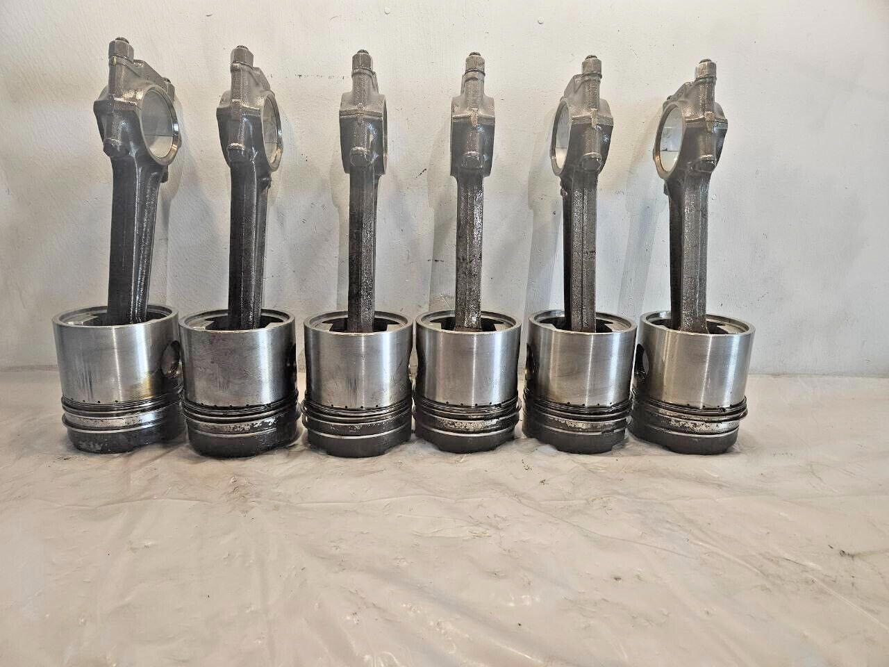 Set of 6 Cummins Big Cam 3 NT 855 Diesel Engine connecting rods and pistons OEM