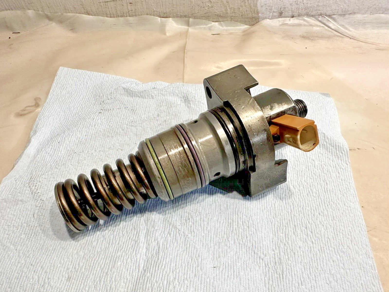 2015 Paccar MX 13 diesel engine fuel pump unit 2102391 OEM