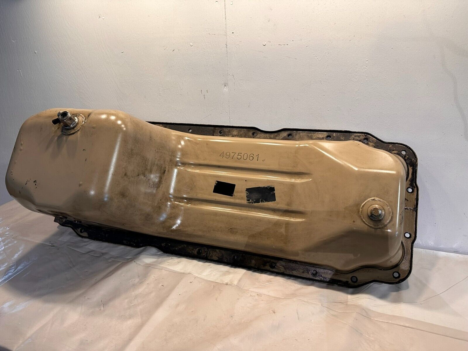 Cummins ISX12 11.9L Diesel Engine Oil Pan 4975061 OEM