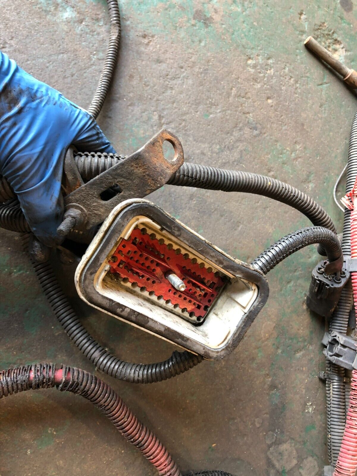 Detroit Series 60 12.7L Diesel Engine Complete Main Wiring Harness DDEC 4 OEM - 1075$ Picture 1 of 7 Picture 2 of 7 Picture 3 of 7 Picture 4 of 7