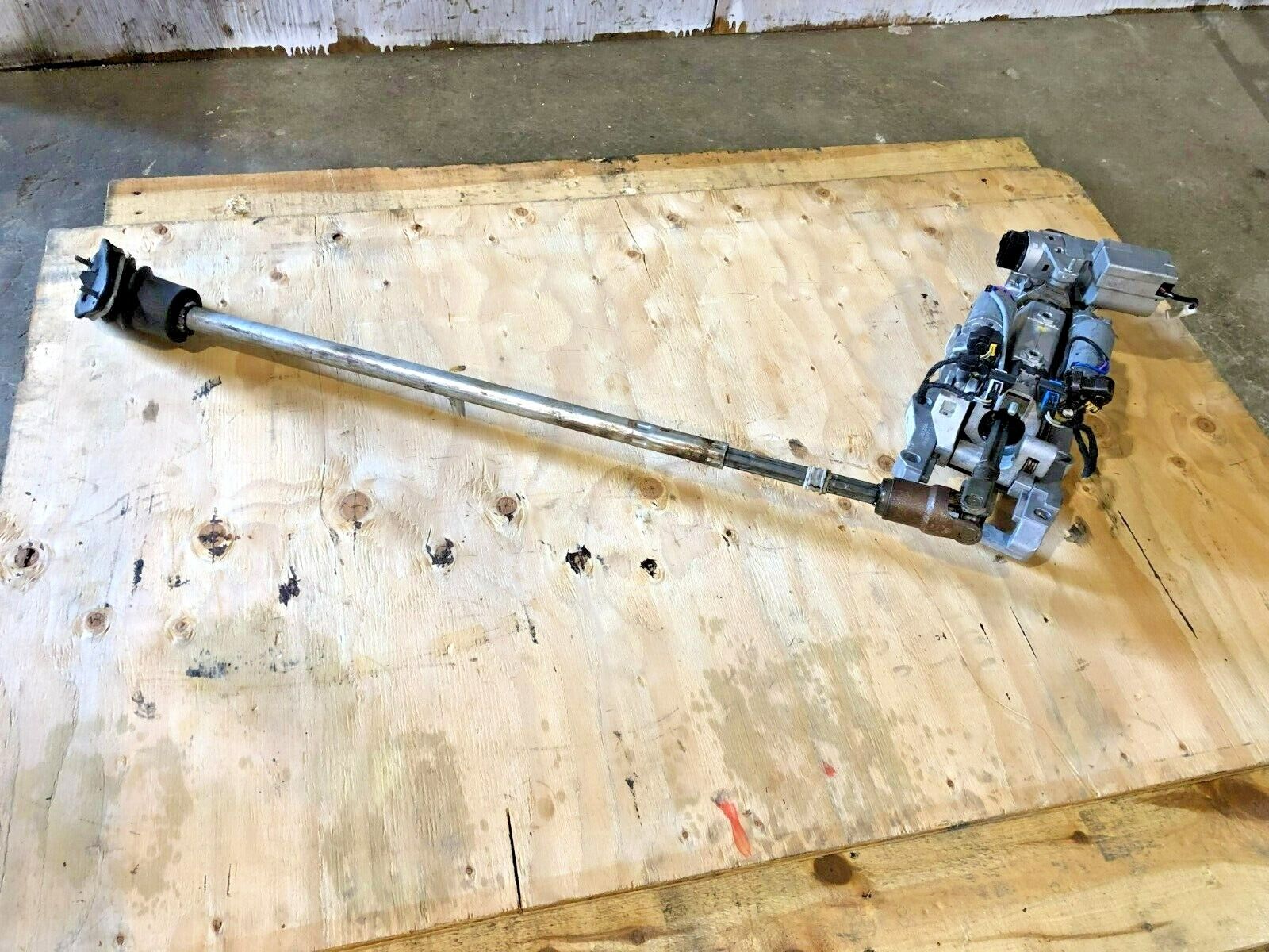 2007 MASERATI QUATTROPORTE M139 STEERING COLUMN W/ IGNITION SWITCH ZG512744 OEM - 135$ Picture 1 of 6 Picture 2 of 6