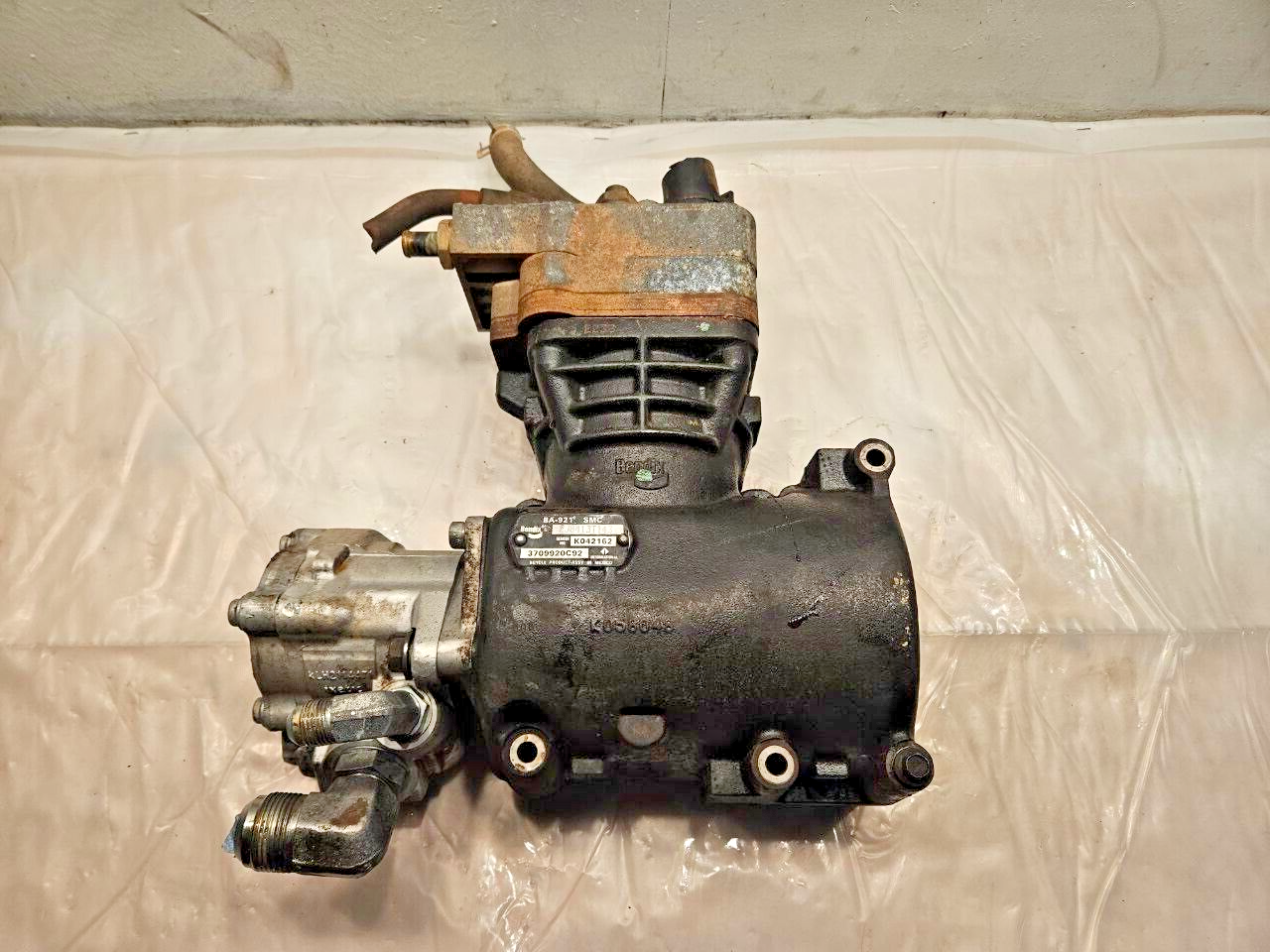 2013 Maxxforce13 Bendix BA921 Air Brake Compressor 3709920C92, K042162 OEM