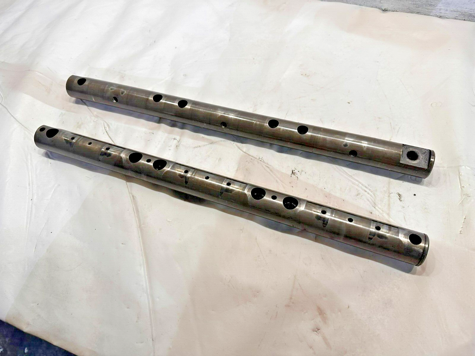 Set of 2 CUMMINS ISX/QSX 15 liter Diesel engine Rocker Lever Shaft 2882570 OEM