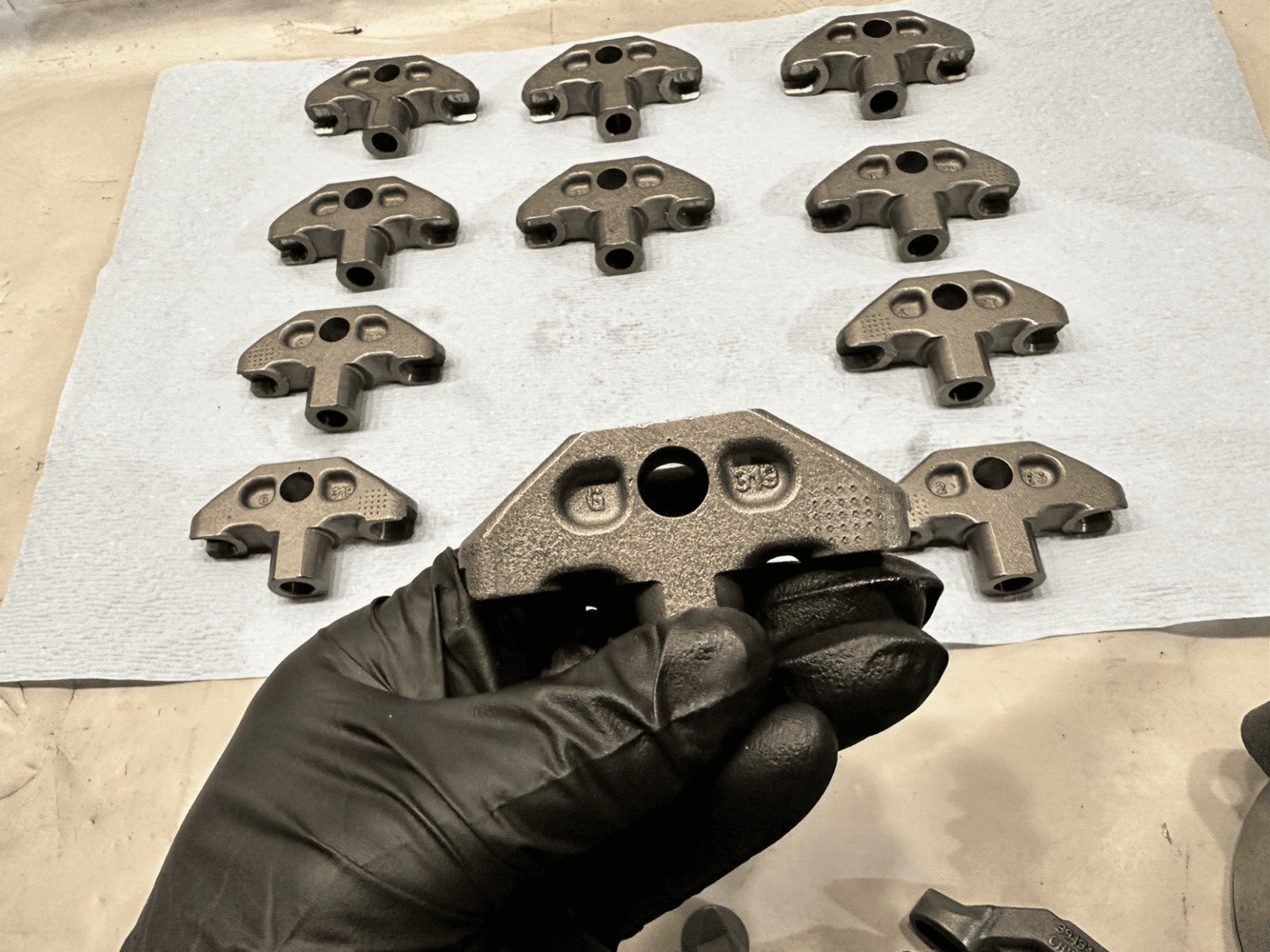 Engine Valve Floating Bridge 12 x PACCAR MX13 diesel engine crosshead rocker erm valve bridge G319 ...