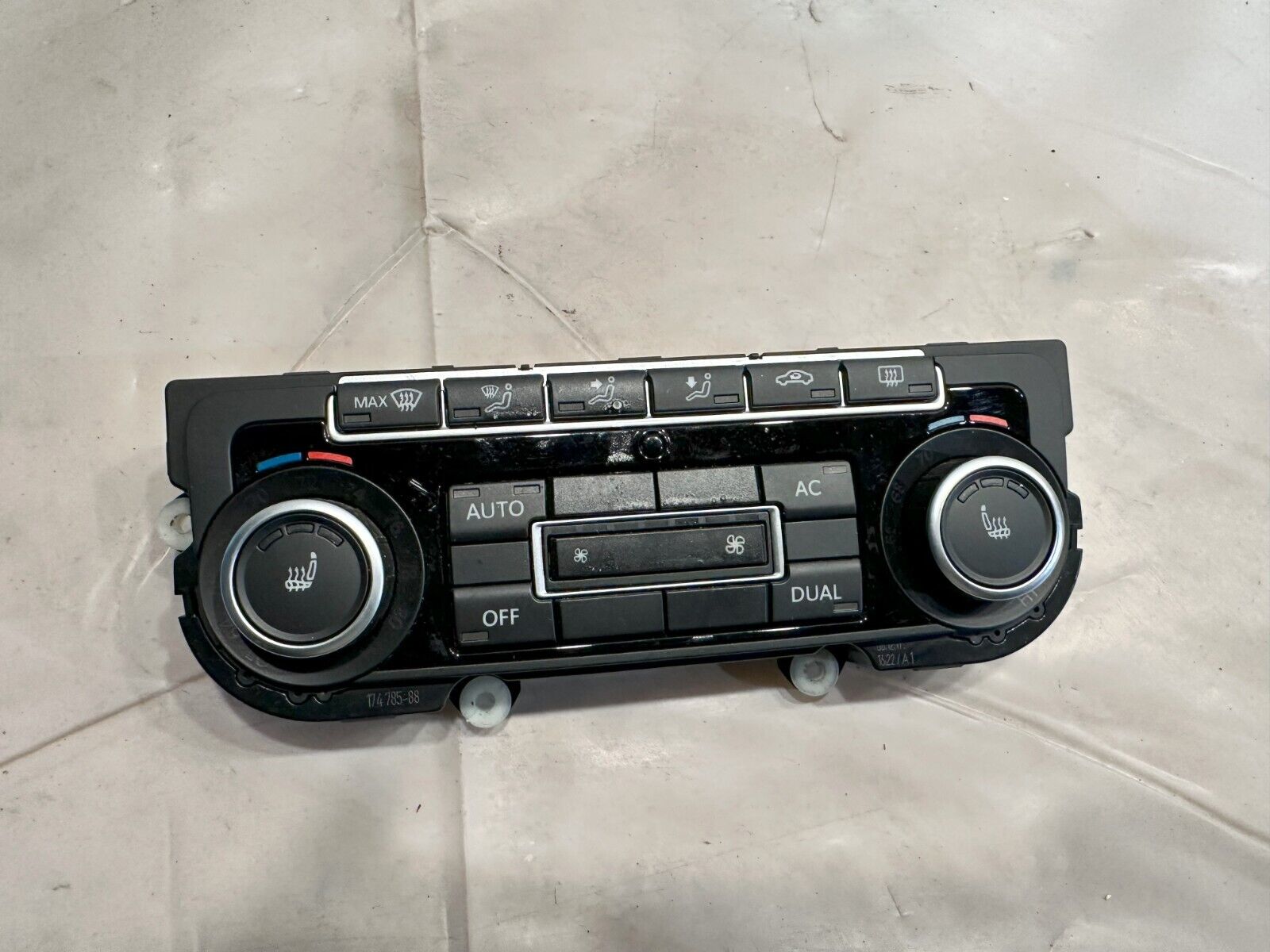2012 Volkswagen Tiguan climate temp A/C heat control  5K0907044FE OEM