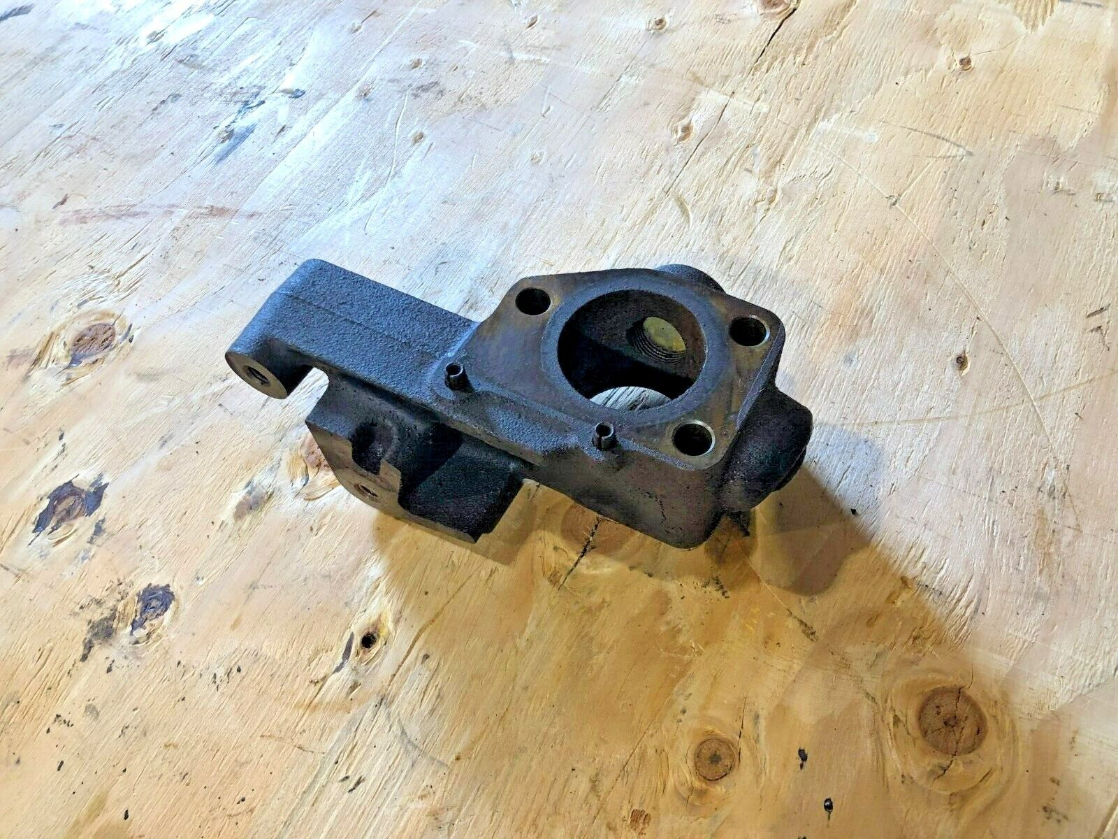Cummins ISB QSB 4.5 4BT Diesel Engine Lower Thermostat Housing 3943550 OEM