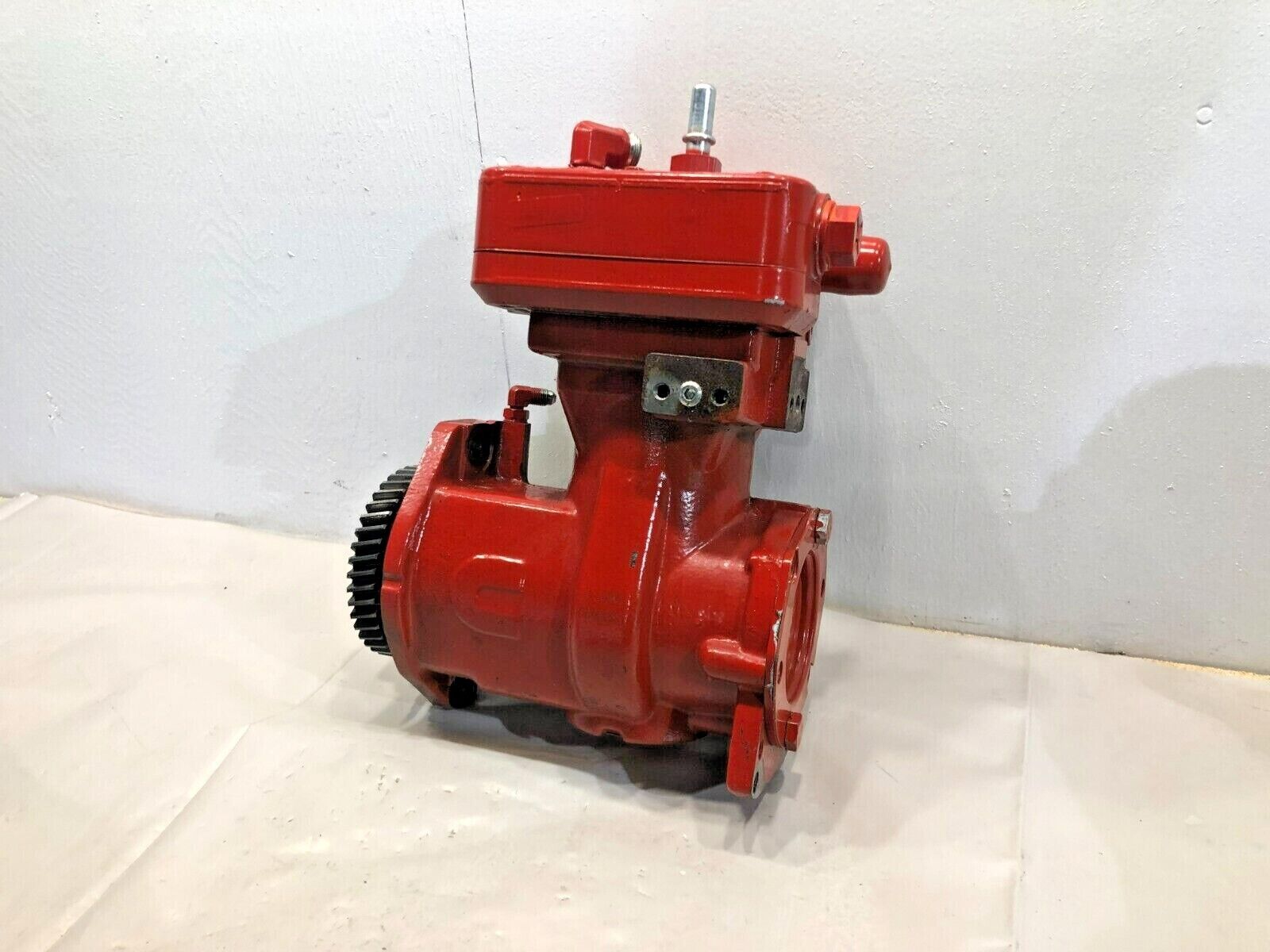 Cummins ISB / QSB / ISF / WABCO Air Brake Compressor 9111539380 / 5301094 OEM
