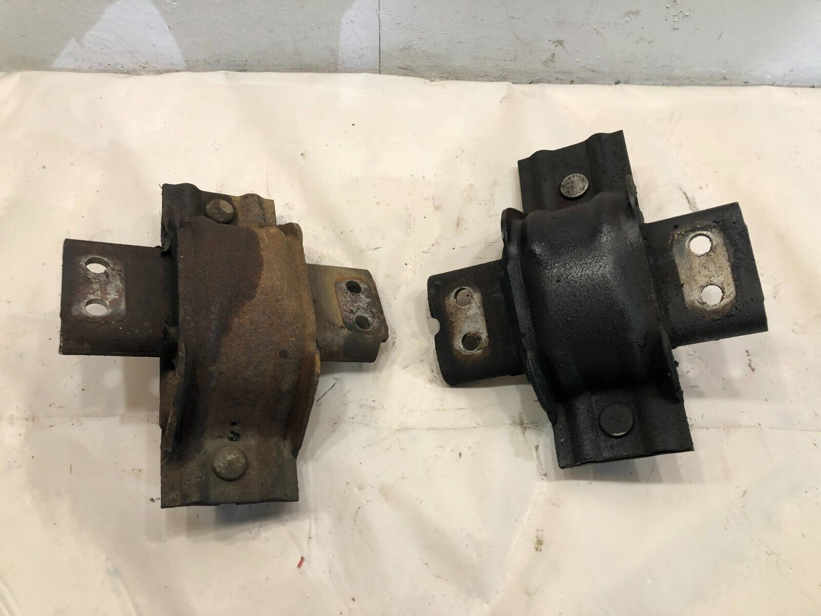 Set of 2 1999-2003 Ford F-250 F-350 F-450 F-550 Super Duty 7.3L Engine Mount