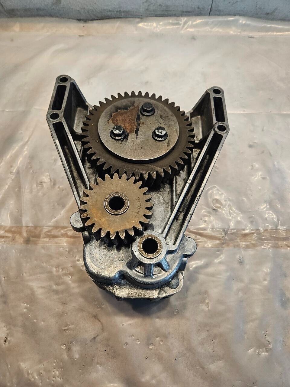 2005 Volvo D12 Diesel Engine Oil lubricating Pump 1728H OEM 22397140